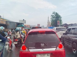 Macet 2 Jam di Raya Blega dan Tanah Merah Bangkalan Arah Surabaya