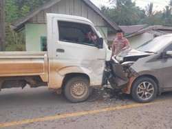 Minibus di Konut Melaju Kencang-Keluar Jalur Tabrak Pikap, 1 Penumpang Luka
