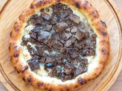 Ngeri! Pizza Daging Kering Diduga Picu Keracunan Massal, 1 Orang Tewas
