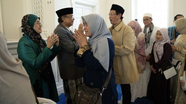 Sekitar 1.600 warga Indonesia di AS merayakan Idulfitri dengan sederhana di IMAAM Center. Duta Besar Indroyono menekankan makna silaturahmi dan empati.