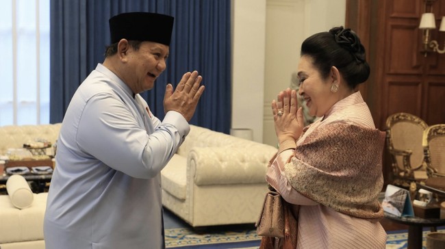 Di tengah perjalanan luar negeri, Presiden Prabowo mengucapkan selamat ulang tahun kepada Titiek Soeharto melalui video di story Instagram.