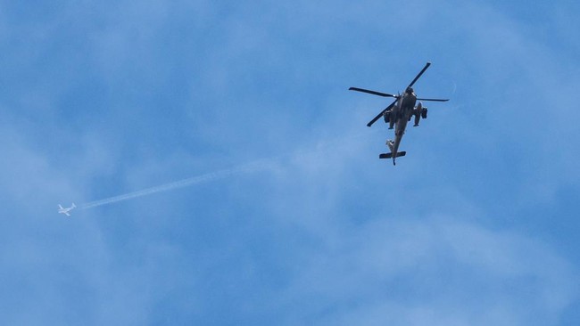 Pesawat Tabrak Helikopter di Langit, Pilot Tewas