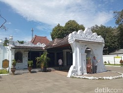 Libur Lebaran, Keraton Kasepuhan Cirebon Diserbu Wisatawan