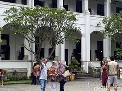 Lawang Sewu Diserbu Wisatawan, Banyak Rombongan dari Luar Kota