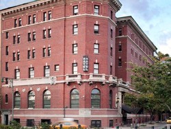 Berdiri di Jantung New York, Hotel Klasik Ini Simpan Jejak Kelam Titanic