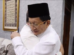 Pelukan Hangat Uskup Agung Jakarta dan Menag Saat Momen Lebaran