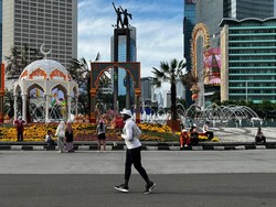 Ramai Warga Olahraga di Kawasan Bundaran HI Meski CFD Ditiadakan Hari Ini