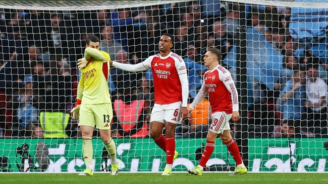 Jamie Redknapp menilai Mikel Arteta melakukan blunder besar di final Carabao Cup. Imbasnya, Arsenal kalah 0-2 dari Man City dan peluang trofi melayang.