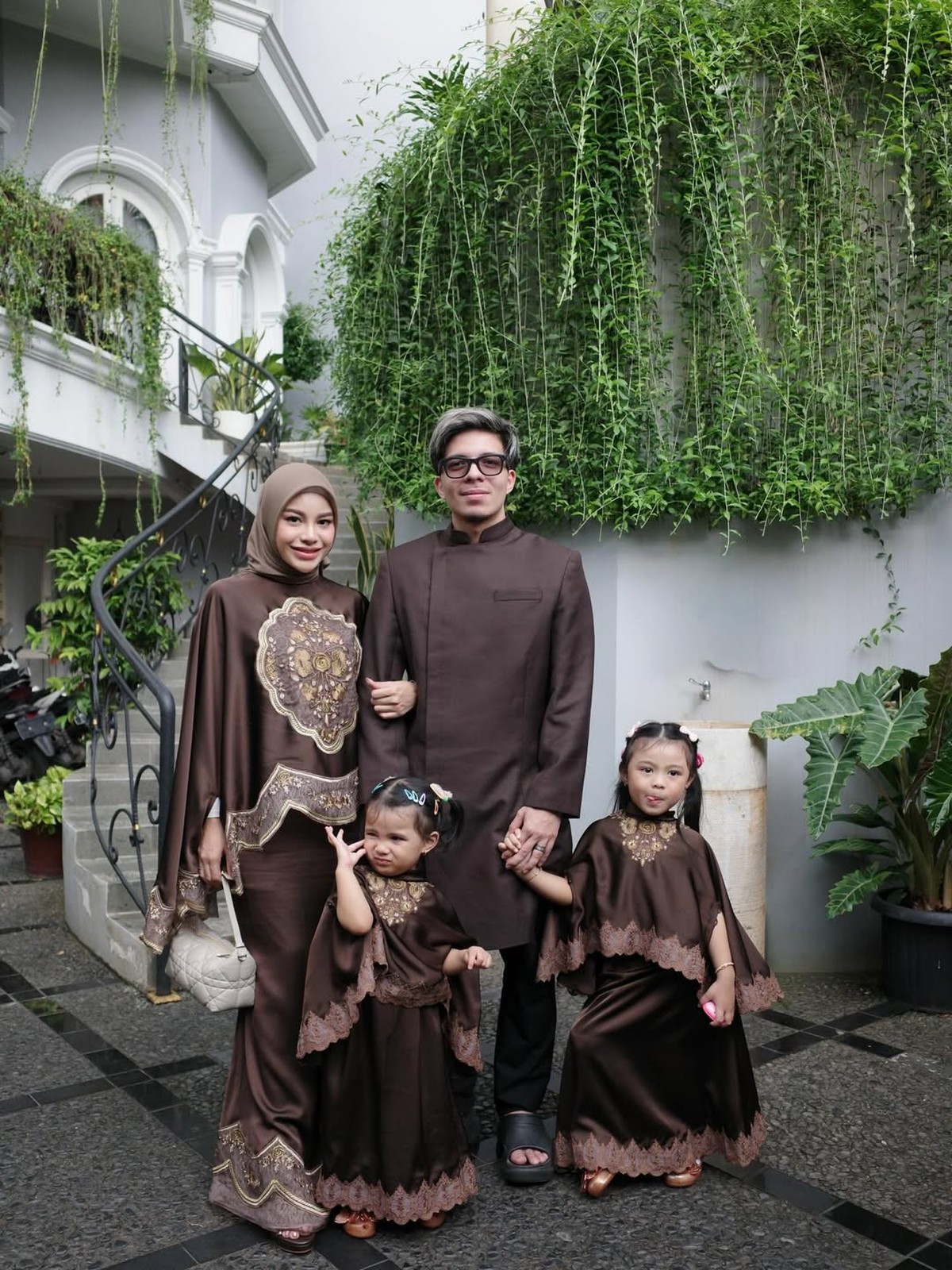 Baju lebaran keluarga artis