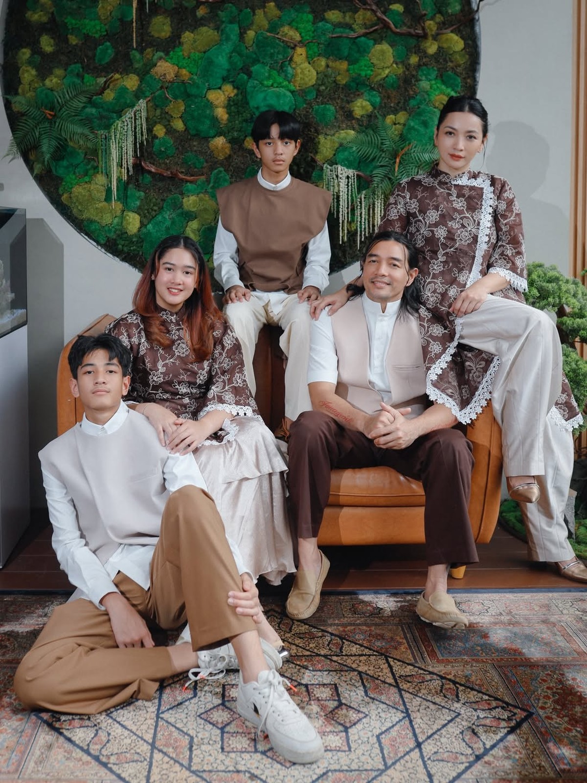 Baju lebaran keluarga artis