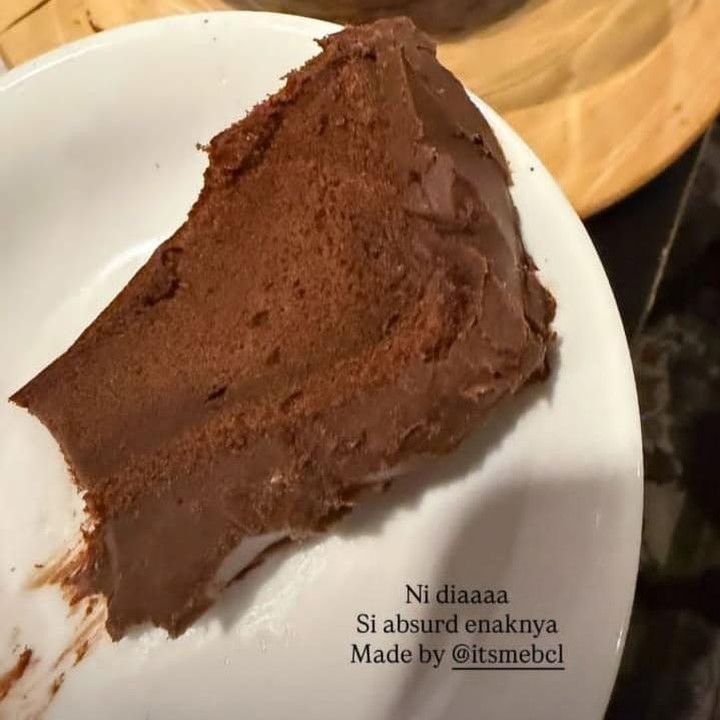 <p>Bahkan, mereka juga tampaknya tak sabar menyantap hidangan Lebaran BCL yang lezat itu. &ldquo;<em>It&rsquo;s WAR @itsmebcl,</em>&rdquo; tulis MUA, Mercia Dewi, dalam akun Instagram&nbsp;<em>@bumiauw.</em> <em>&nbsp;</em>(Foto: Instagram @itsmebcl)</p>