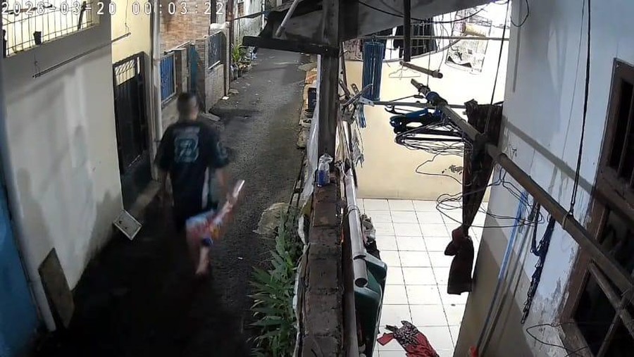 Rekaman CCTV FD&comma; pelaku pembunuhan DA&comma; cucu mendiang Mpok Nori