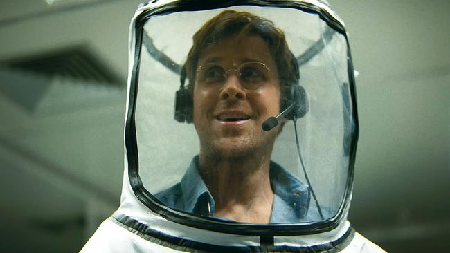 Sinopsis Project Hail Mary tentang guru sains yang terbangun dari koma dan harus emban misi menyelamatkan umat manusia.