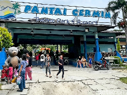Libur Lebaran, Pantai Cermin Theme Park & Resort Dipadati Pengunjung