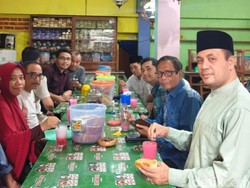 Mudik ke Pamekasan, Mahfud MD Kenang Masa Kecil di Warung Sedih Mampir