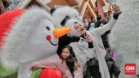 Pengunjung Padati Trans Snow World Bekasi Saat Libur Lebaran 2026