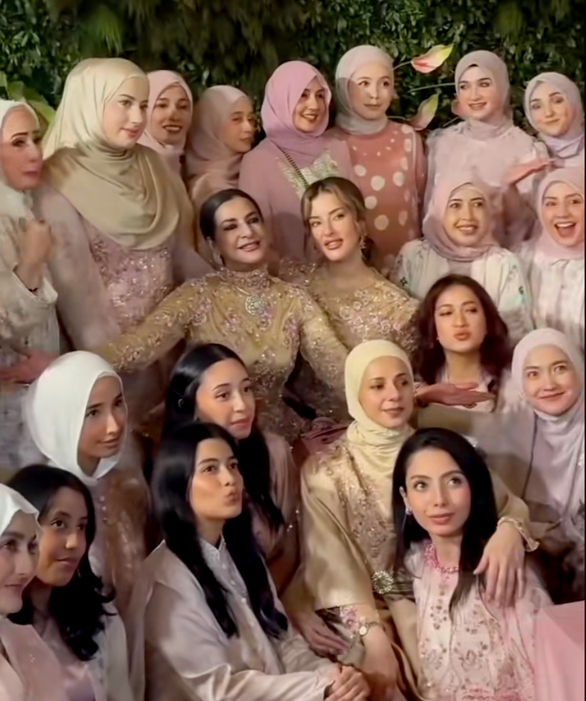 Tasya Farasya dan Tasyi Athasyia