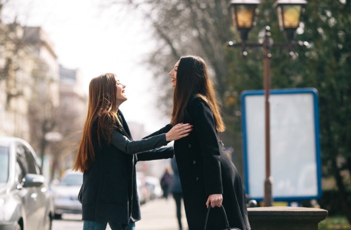 Taurus dikenal sebagai zodiak yang setia dan penuh perhatian. Mereka mudah merasa iba terutama pada orang terdekat./ Foto: freepik.com/teksomolika