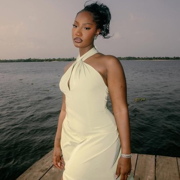 Lirik Lagu Me & U - Tems