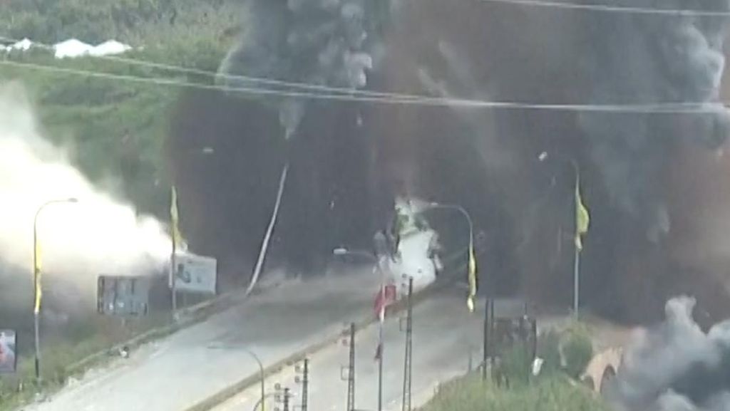 Detik-detik Serangan Israel Hancurkan Jembatan di Lebanon Selatan