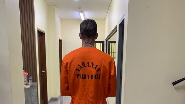 Seorang WNA asal Swiss berinsial LAZ ditangkap Polda Bali, karena diduga menghina Hari Raya Nyepi.