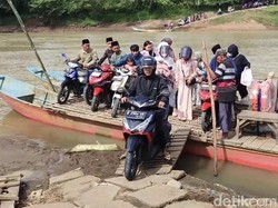 Tradisi Ekstrem Warga Perbatasan demi Silaturahmi Lebaran
