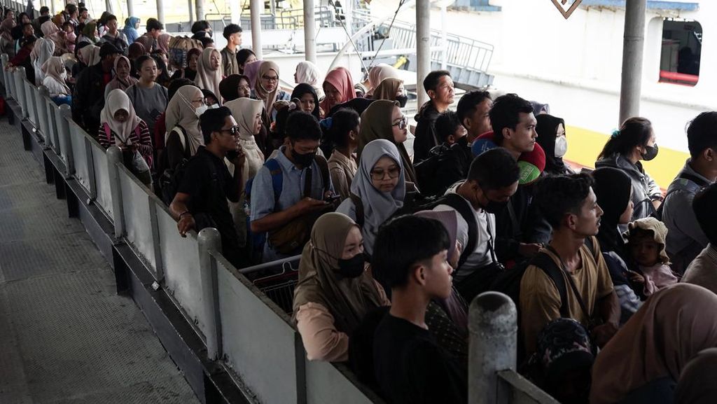 FOTO: Geliat Keberangkatan Pemudik Arus Balik di Pelabuhan Bakauheni
