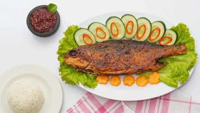 Bandeng Juwana Elrina bersinergi dengan BRI yang memberi dukungan mulai akses pembiayaan, pelatihan pengelolaan keuangan, hingga membantu pengurusan izin usaha.