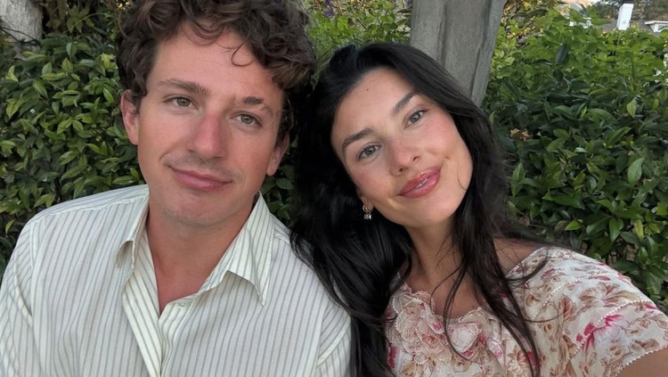 Charlie Puth dan Istri Dikaruniai Bayi Laki-laki&comma; Namanya Unik