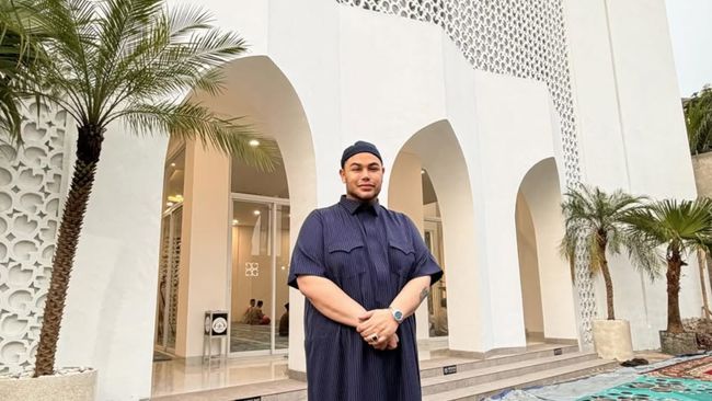 Ivan Gunawan berharap masjid yang baru dibangunnya di kawasan Sawangan, Depok, bisa bertahan hingga ratusan tahun.
