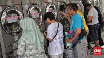 FOTO: Jasa Laundry Kebanjiran Pelanggan Setelah Lebaran