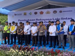 Kapolri Buka One Way Nasional Arus Balik di Tol Kalikangkung