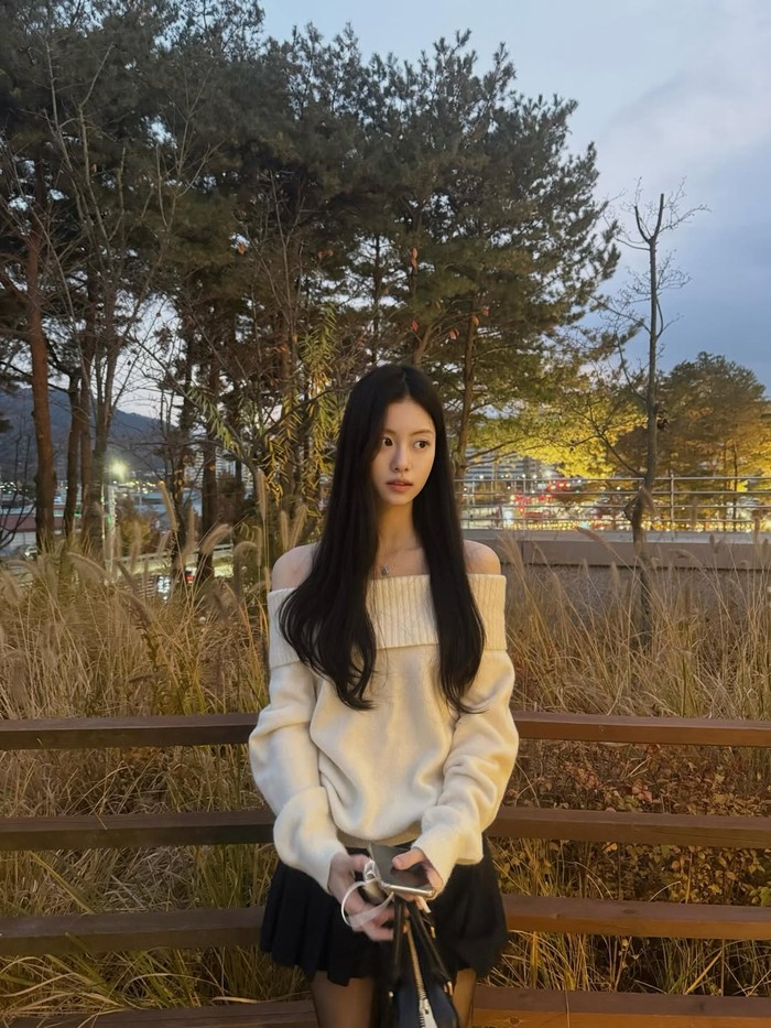 Lalu, pada 17 Mei 2025, ia mengejutkan fans dengan mengunggah sederet portret dirinya ke akun Instagram pribadinya. Kini telah tumbuh dewasa, para penggemar mengaku pangling melihat penampilan terbaru Kim Garam. / Foto: instagram.com/garamonly