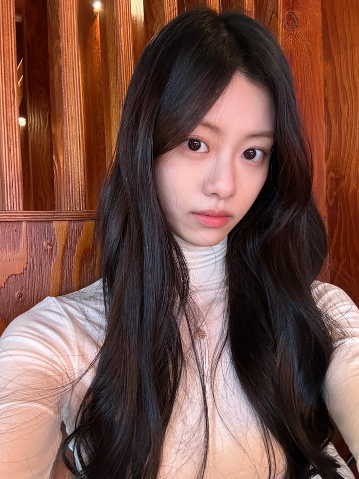 Makin manjakan fans, pemilik zodiak Scorpio tersebut kemudian membuka kanal YouTube pribadi bernama &lsquo;garamonly&rsquo; beberapa waktu lalu. Apakah kamu sudah menonton video pertama yang sang artis upload ke YouTube, Beauties? / Foto: instagram.com/garamonly