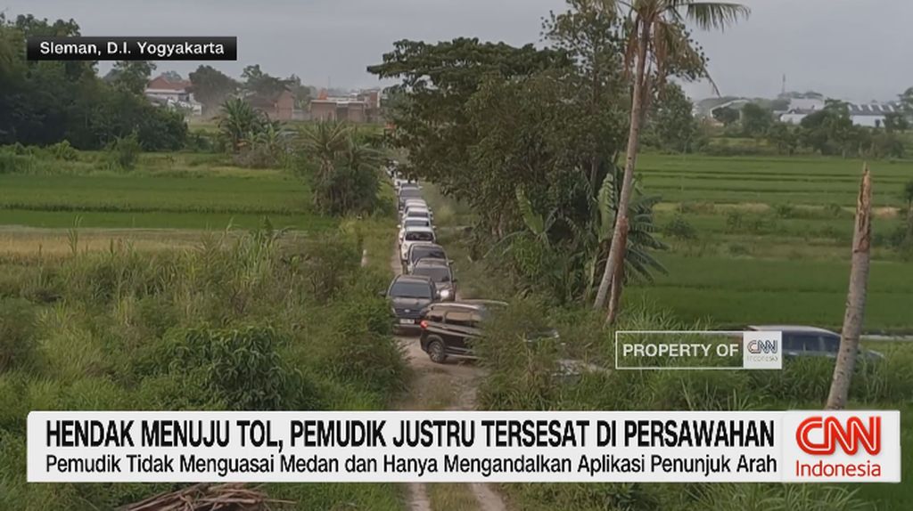 VIDEO: Tersesat Ikuti Google Maps, Pemudik Malah Masuk Sawah