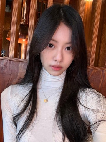 5 Potret & Fakta Menarik Kim Garam eks LE SSERAFIM, Buka YouTube Channel Pribadi!