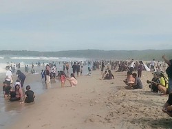 Libur Lebaran, Pantai Sawarna di Lebak Diserbu Wisatawan Lokal