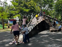 Warga Jaktim Habiskan Libur Lebaran di Tebet Eco Park: Anak Main, Ibunya Healing