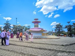 Pemudik Serbu Alun-alun Ciamis, Tugu Raflesia Jadi Primadona Spot Foto
