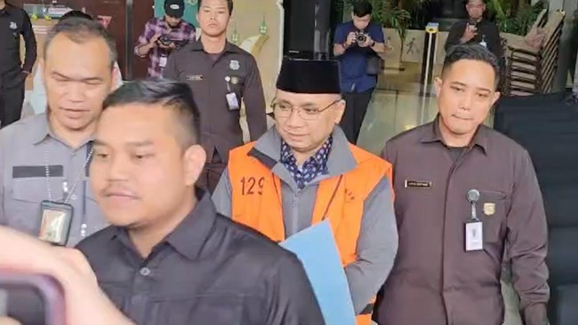 Mantan Menag Yaqut Cholil Qoumas kembali ditahan di KPK setelah sempat dialihkan jadi tahanan rumah. Yaqut menjadi tahanan rumah selama masa lebaran.