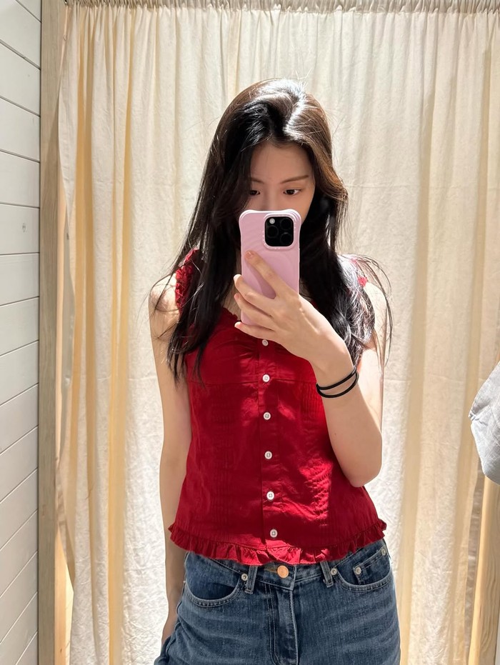 Usai resmi hengkang dari girlband Korea tersebut dan meninggalkan SOURCE MUSIC sekitar dua bulan setelah memulai perjalanan kariernya sebagai idol K-Pop, Kim Garam kemudian cukup lama menghilang dari sorotan publik. / Foto: instagram.com/garamonly