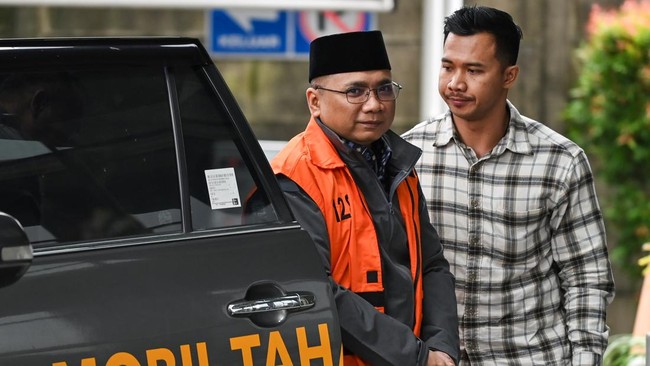 Mantan Menteri Agama Yaqut Cholil Qoumas menjadi tahanan rumah hanya selama libur Lebaran.