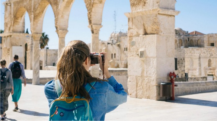 Hidup Cuma Sekali! Ini 5 Zodiak yang Paling 'YOLO' dan Santai