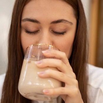 3 Ciri Kepribadian Orang yang Suka Kopi Latte Menurut Psikologi