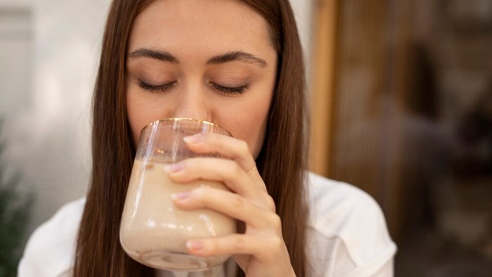 3 Ciri Kepribadian Orang yang Suka Kopi Latte Menurut Psikologi