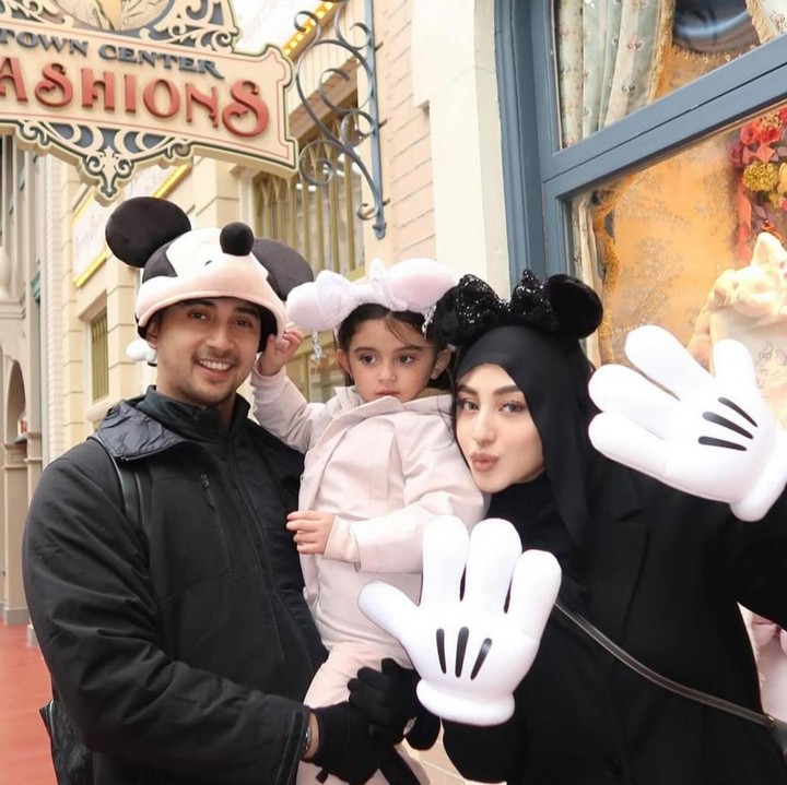 <p>Guzelim Aracelli Ali Syakieb merupakan putri dari pasangan artis Ali Syakieb dan Margin W. Sejak lahir pada 1 November 2021, Guzel sudah mencuri perhatian dan memiliki banyak penggemar karena wajah cantiknya yang sudah terlihat sejak bayi, Bunda. (Foto: Instagram @marginw)</p>