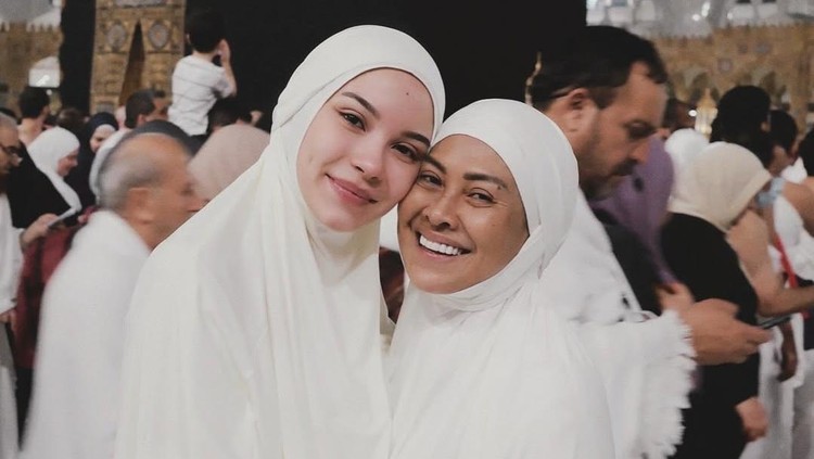 Alyssa Daguise dan ibunda