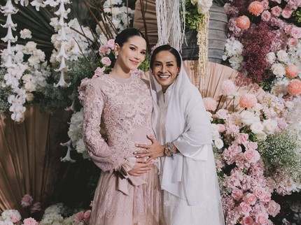 Momen Hangat Alyssa Daguise dan Ibunda: Ulang Tahun di Tanggal Sama