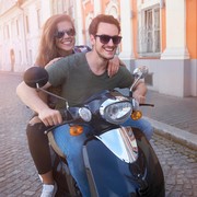 3 Ciri Kepribadian Unik Orang yang Lebih Suka Berpergian Naik Motor, Nggak Cuma Efisien!