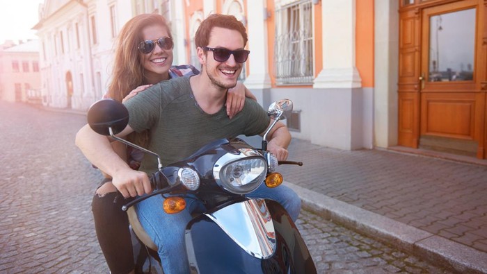 3 Ciri Kepribadian Unik Orang yang Lebih Suka Berpergian Naik Motor, Nggak Cuma Efisien!